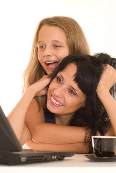 Mom and daughter a laptop — Stock Photo, Image