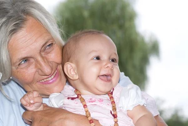 Бабушка и внучка — стоковое фото