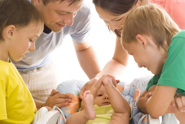 Young couple and their two sons — Stock Photo, Image