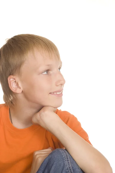 Junge im orangen Hemd — Stockfoto