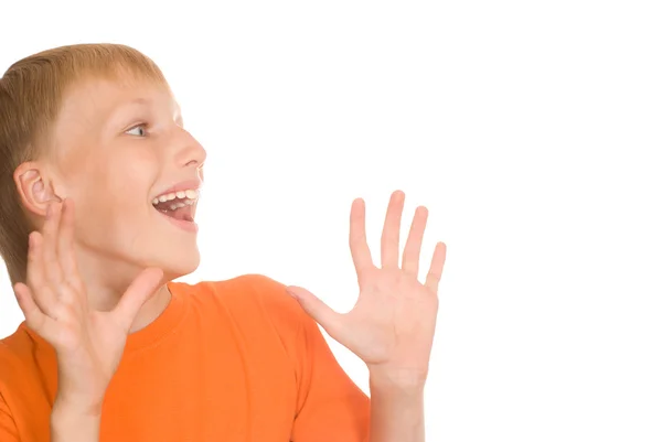 Мальчик в оранжевой рубашке — стоковое фото