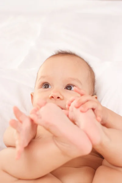 Krásné miminko na bílé — Stock fotografie