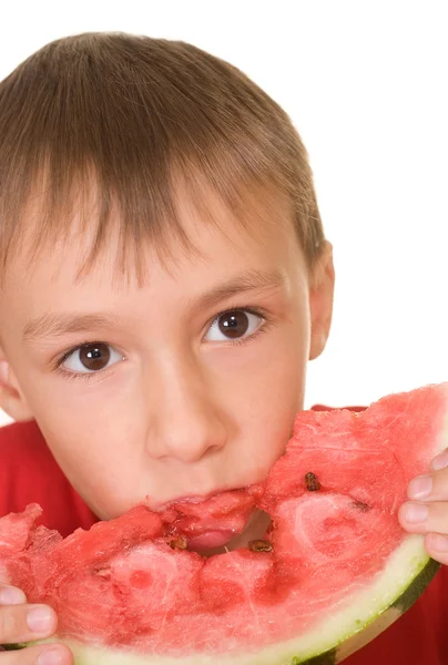 Knappe jongen eten watermeloen — Stockfoto