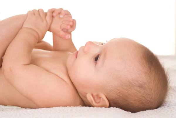 Bebê em um fundo branco — Fotografia de Stock