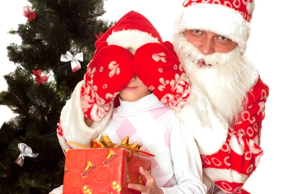Père Noël donne des cadeaux à l'enfant — Photo