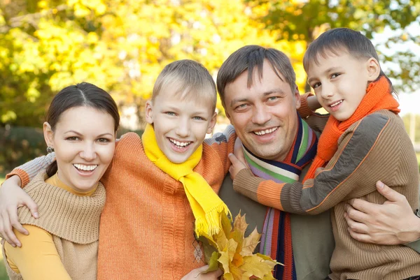 Happy family on the nature — Stock Photo, Image