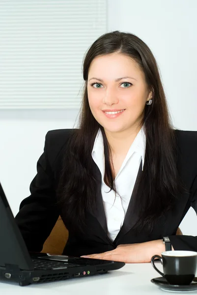 Beautiful girl working in the office — Stock Photo, Image
