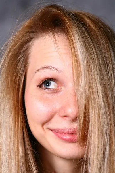 Krásná mladá blondýnka. portrét. — Stock fotografie