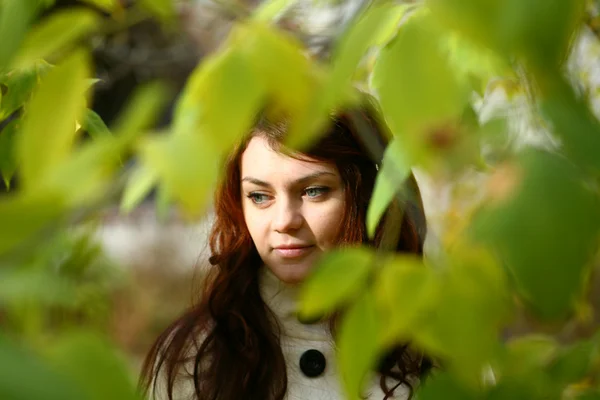 Herfst Portret van een meisje — Stockfoto