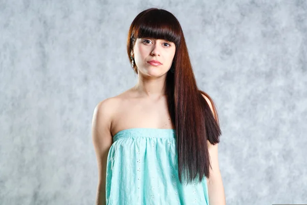 Cara feminina com cabelo longo da beleza — Fotografia de Stock