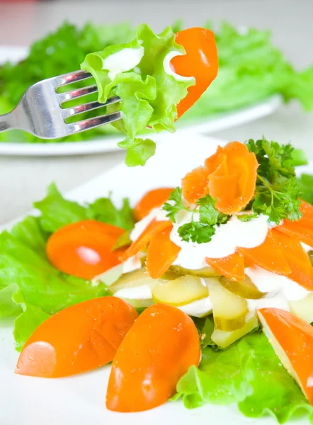Salad of smoked eggs, lettuce and cucumbers — Stock Photo, Image