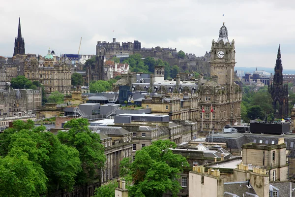 Edinburgh vista from Calton Hill including Edinburgh Castle, Bal — Stock Photo, Image