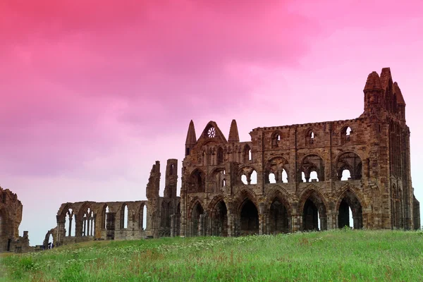 Whitby Abbey slott, ruinert Benediktinerkloster plassert på Whitby 's – stockfoto