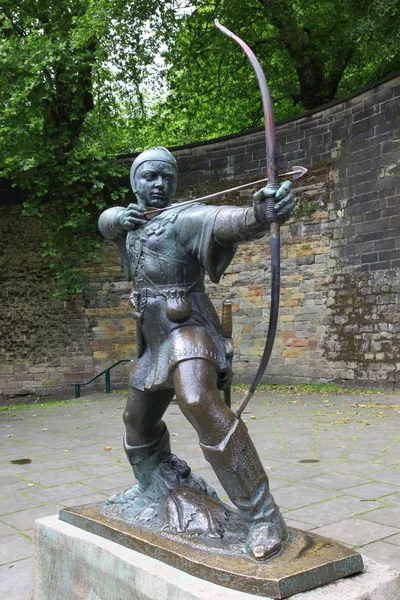 Robin hood nottingham-castle, nottingham, gb at heykeli — Stok fotoğraf