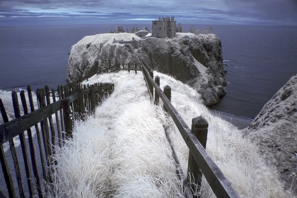 Dunnottar Castle ruined medieval fortress located upon a rocky h — Stock Photo, Image