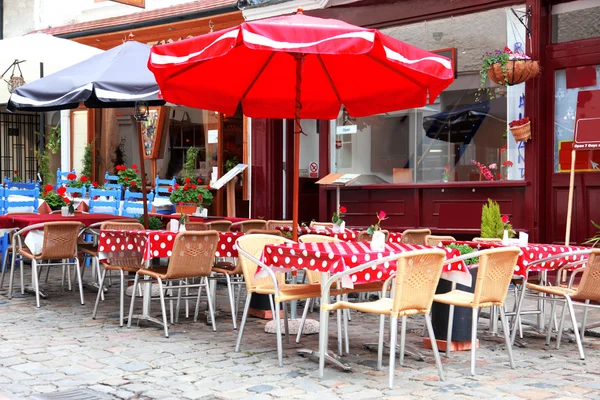 古典的なヨーロッパのストリート カフェ — ストック写真