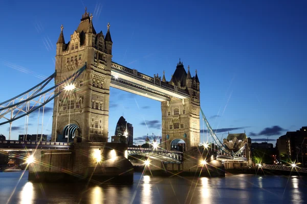 Večerní tower bridge, Londýn, gb — Stock fotografie