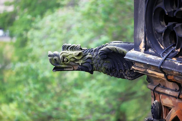 Detalle del dragón en el monumento histórico de Scott en Edimburgo, Scotl — Foto de Stock