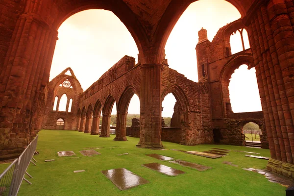 Sweetheart Abbey, ruined Cistercian monastery near to the Nith i — Stock Photo, Image