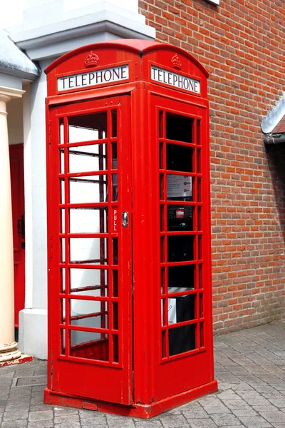 Hagyományos piros telefonfülke Londonban, Egyesült Királyság — Stock Fotó