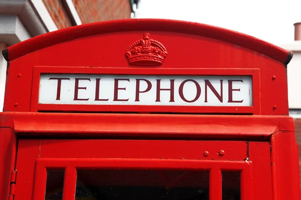 Tradiční červená telefonní budka v Londýně, Velká Británie — Stock fotografie