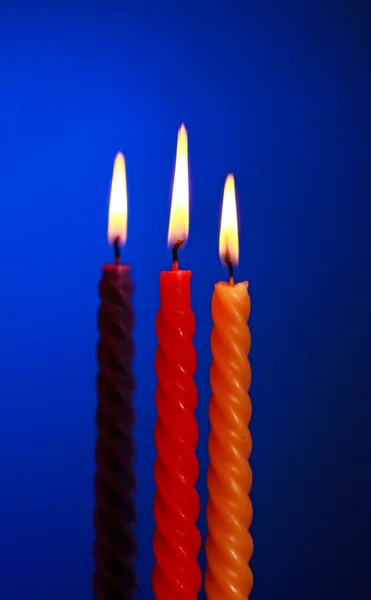 Tre candele su blu — Foto Stock