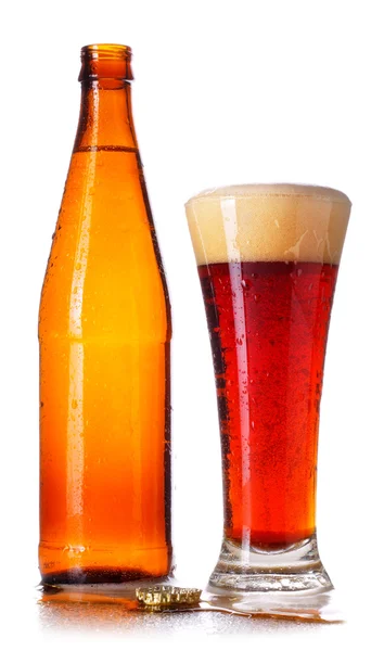 Garrafa e copo de cerveja — Fotografia de Stock
