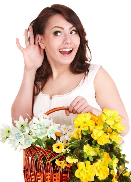 Mooi meisje met voorjaar bloem en hand in de buurt van oor. — Stockfoto