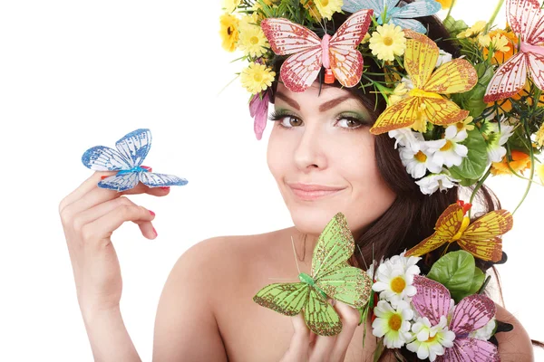 Menina com borboleta e flor na cabeça . — Fotografia de Stock