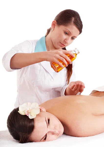Massagem de bela jovem mulher . — Fotografia de Stock