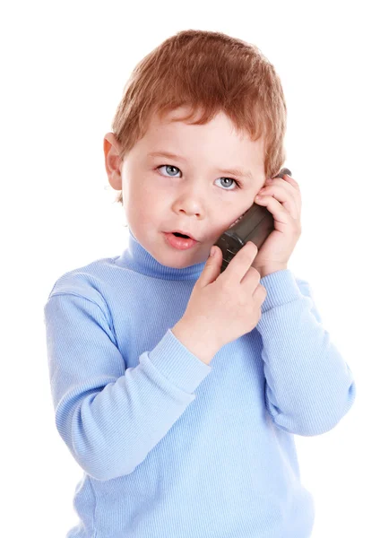 Хлопчик в синьому розмовляє по телефону . — стокове фото