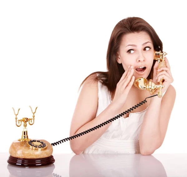 Unga vackra kvinnan samtal per telefon. — Stockfoto