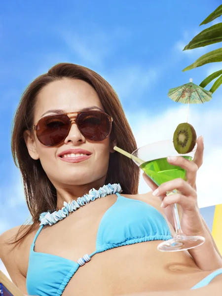 Girl in bikini drinking cocktail. — Stock Photo, Image