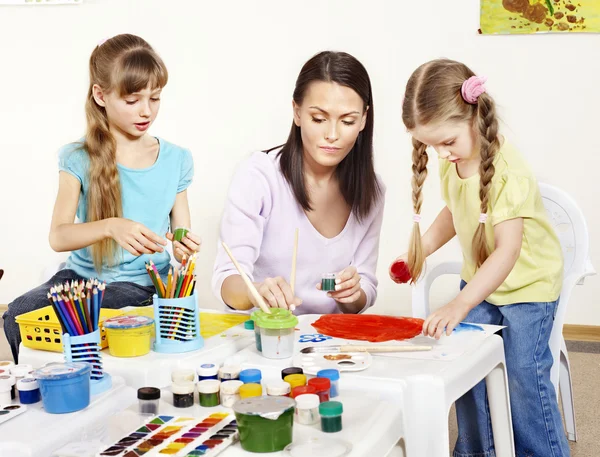 Παιδί ζωγραφική προσχολικής ηλικίας. — Φωτογραφία Αρχείου
