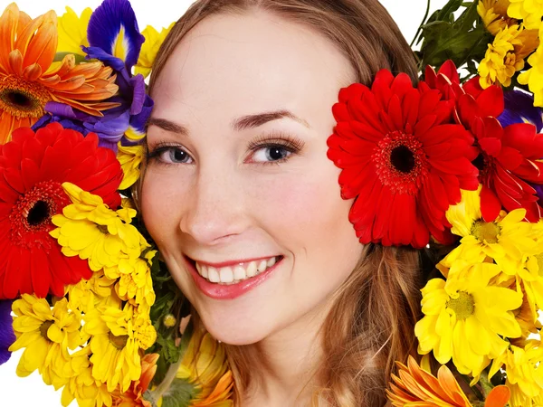 年轻女子在摸脸上的花. — 图库照片
