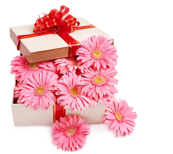 Caja de regalo con flores . — Foto de Stock