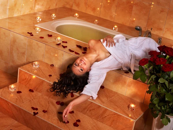 Kobieta relaks w Bath. — Zdjęcie stockowe