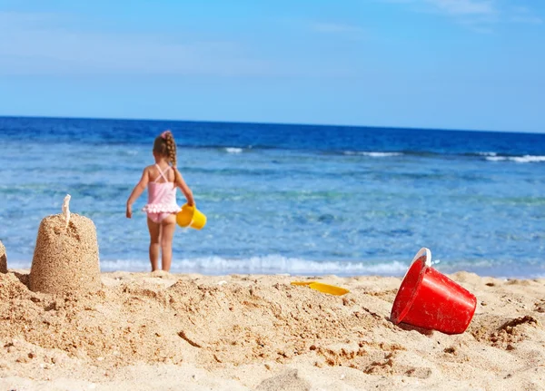 해변에서 노는 아이. — 스톡 사진
