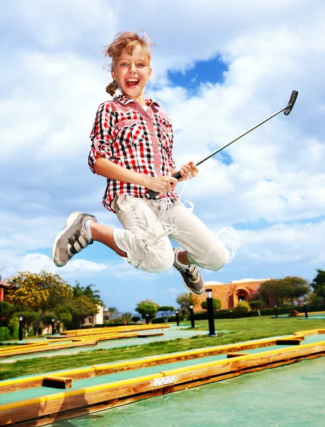 Little girl playing golf in park. — Stock Photo, Image