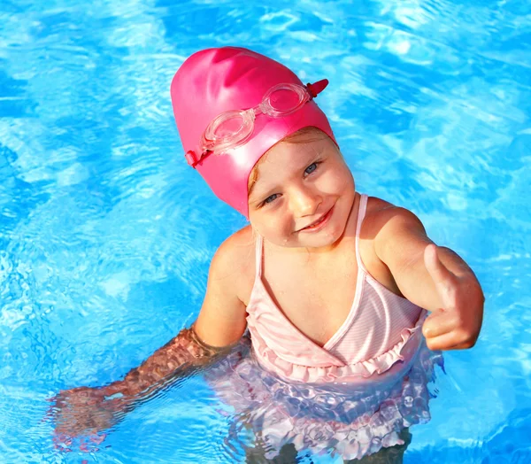 Piscina infantil en la piscina . —  Fotos de Stock