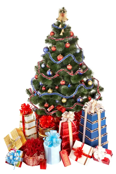 Χριστουγεννιάτικο δέντρο και ομάδα κιβώτιο δώρων. — Φωτογραφία Αρχείου