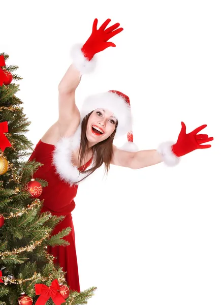 Dívka v klobouku santa vánoční strom. — Stock fotografie