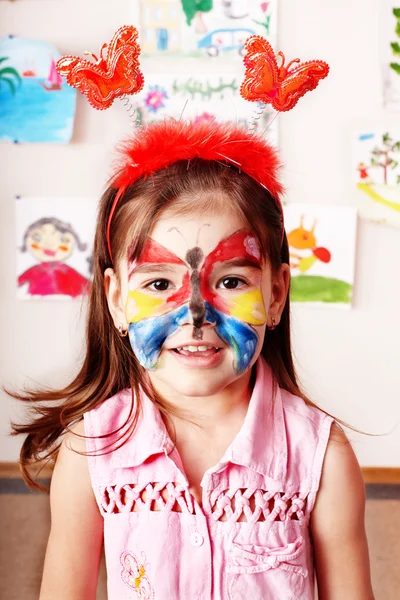 Дитина з фарбою для обличчя . — стокове фото