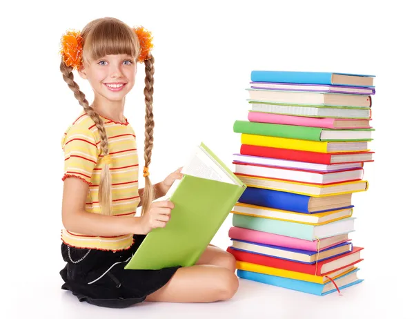 Studentessa lettura mucchio di libri . — Foto Stock