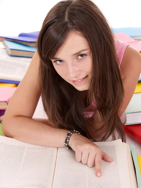 Mädchen liest offenes Buch . — Stockfoto