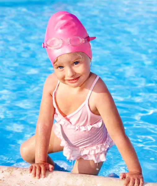 Piscina infantil en la piscina . —  Fotos de Stock