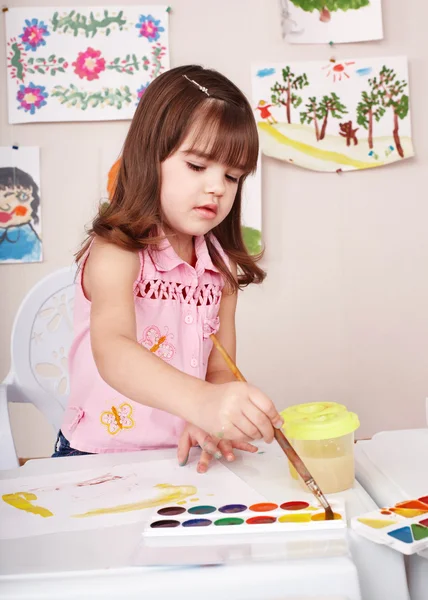 Cuadro de pintura infantil en preescolar . — Foto de Stock