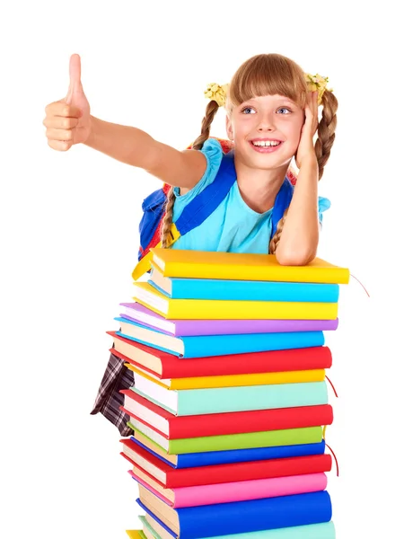 Schoolmeisje met stapel boeken en weergegeven: duim omhoog. — Stockfoto