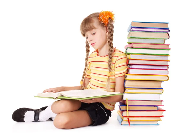 Kız öğrenci okuma yığın kitap. — Stok fotoğraf