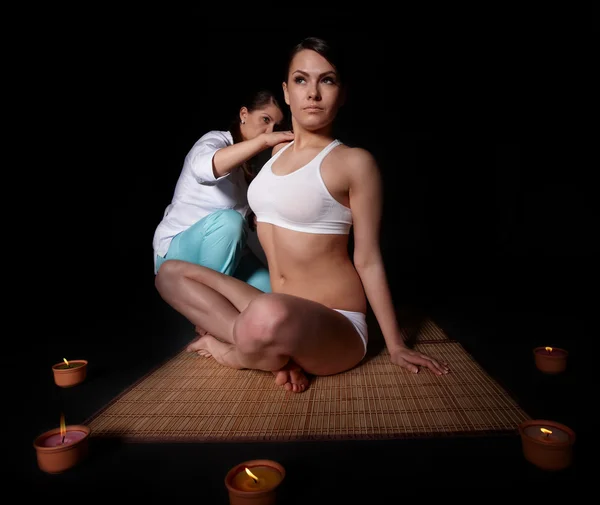Красива дівчина має тайський масаж . — стокове фото